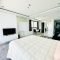 WongAmat Tower-Exclusive Condo Studio room for Sale